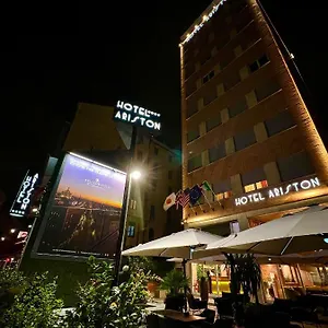 4* מלון Ariston