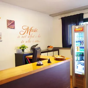 Music Milánó